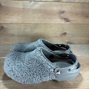 Crocs classic womens size 6 shoes gray fuzz mania fur comfort sandals clogs